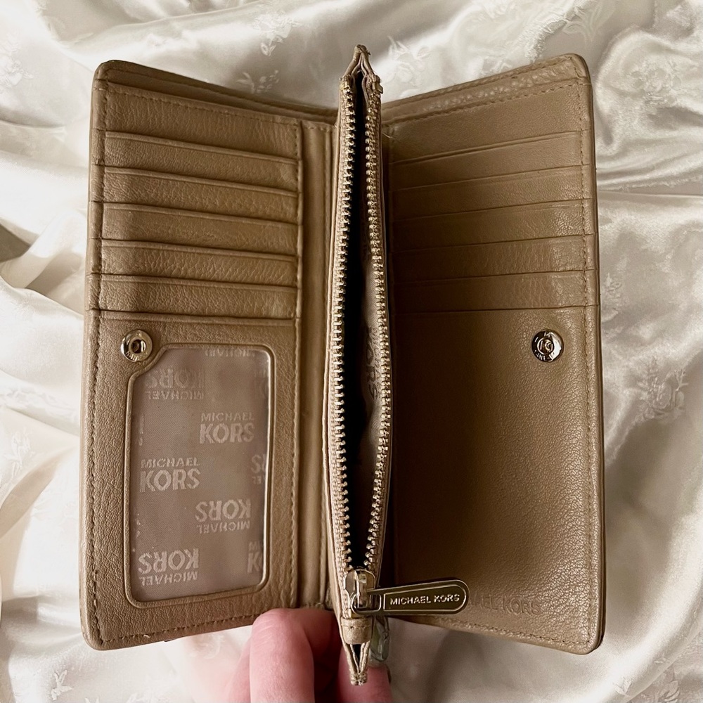 MICHAEL Michael Kors Ludlow Beige Wallet - Picture 6 of 11